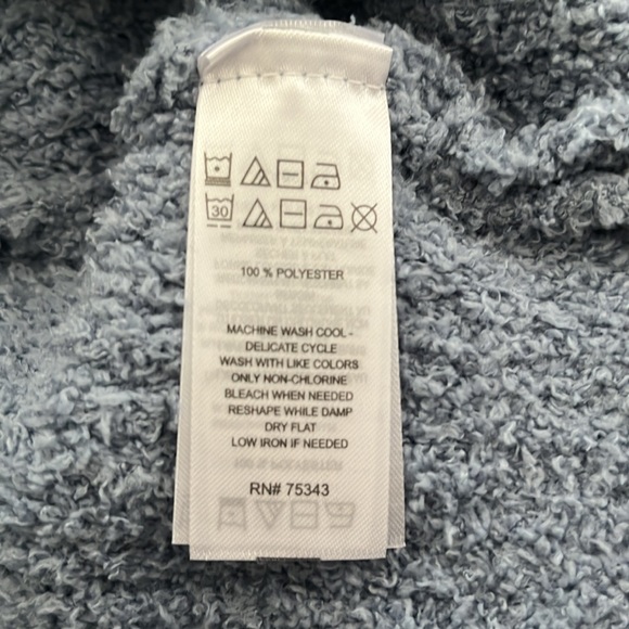 Sincerely Jules soft v-neck sweater - Picture 4 of 4